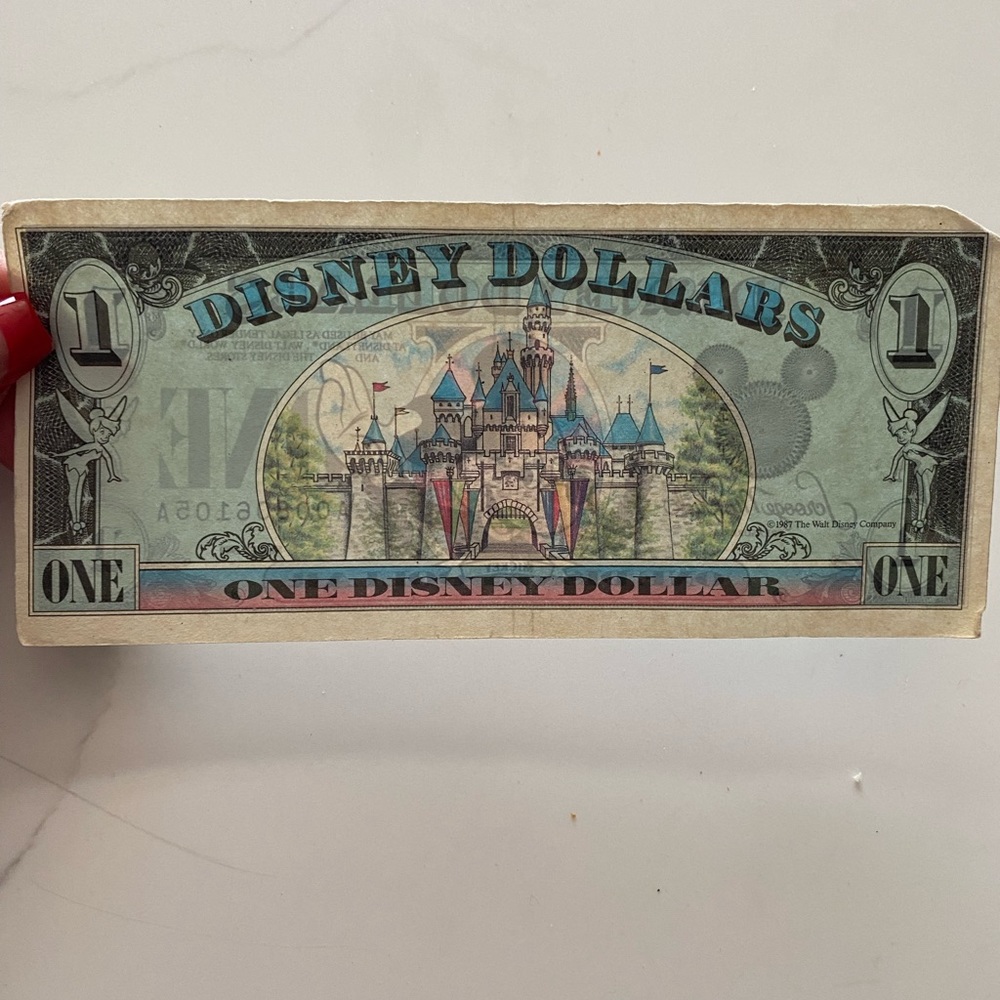 A total of four Disney currency $1 denominations 1987 and 1989 series - Picture 12 of 14